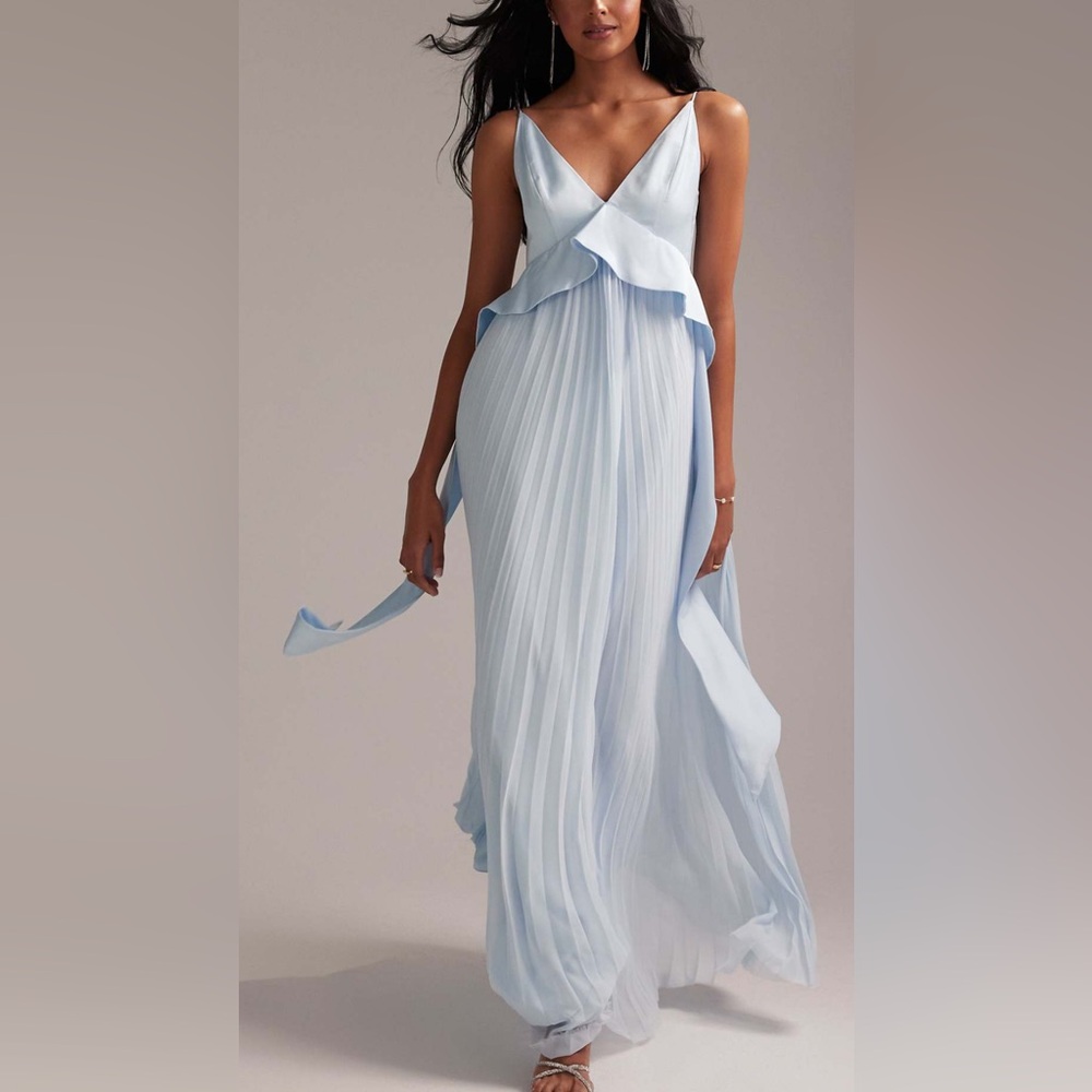 ASOS Design maxi dress with pleated skirt in light blue!